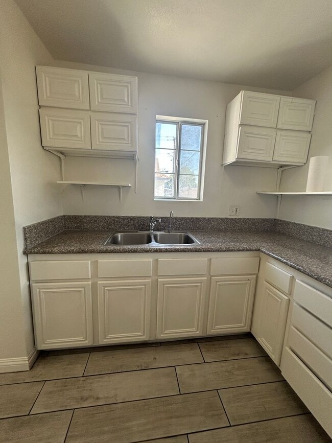 Building Photo - Charming 2-Bedroom Home for Rent in Lakewood