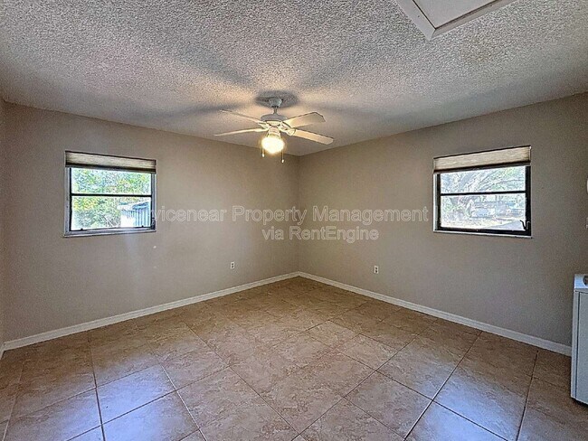 Building Photo - 10597 101st Ave