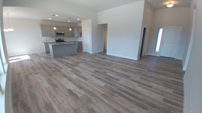 Building Photo - Modern 3 Bed, 2 Bath Pro-Made Rambler in R...