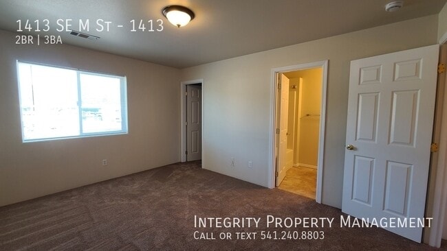 Building Photo - 1413 SE M St