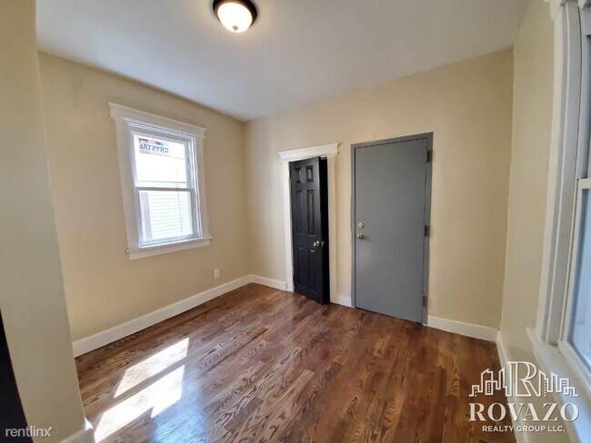 Building Photo - 277 S Clinton St