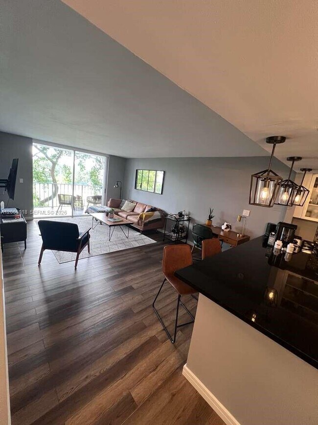 Building Photo - 650 NE 64th St