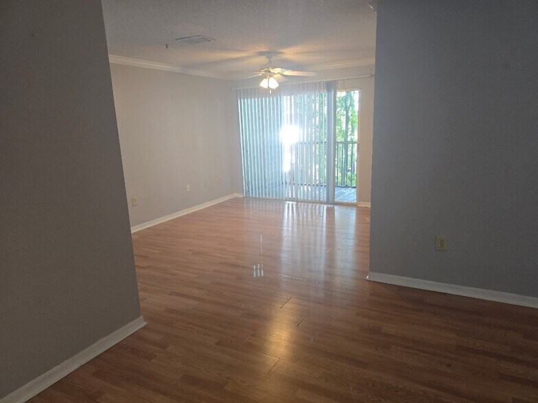 Building Photo - 4240 Summer Landing Dr
