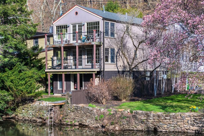 Building Photo - 235 Piermont Ave