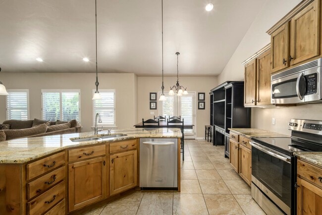 Building Photo - Move-In Ready Upstairs Unit – Available Now
