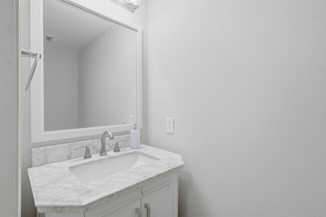 Building Photo - 2538 Acadiana Ln