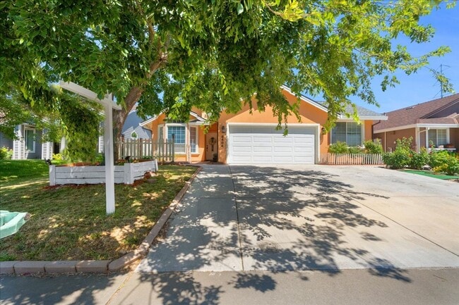 Primary Photo - 8404 Misty Pass Way