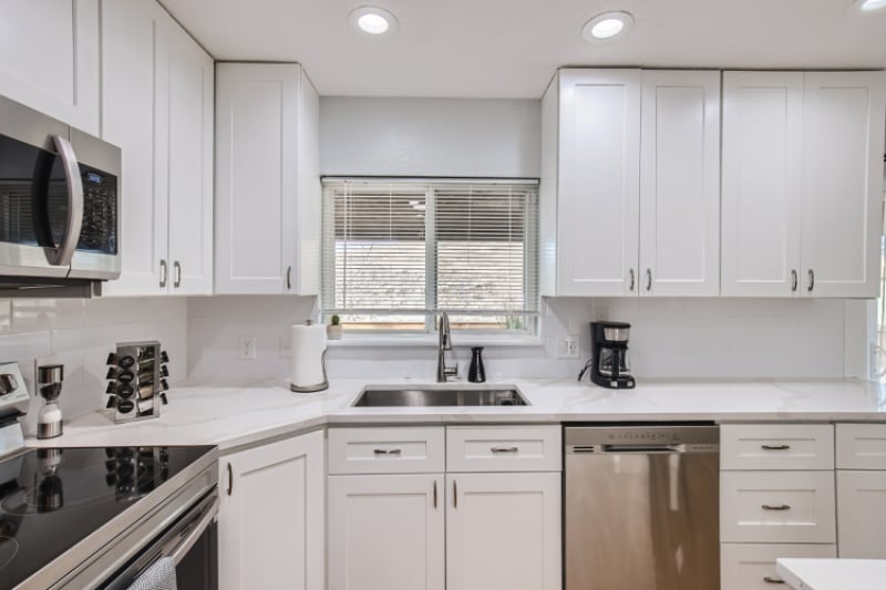 Building Photo - 660 W 79th Pl