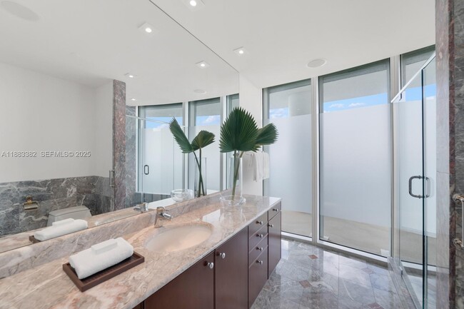 Building Photo - 1643 Brickell Ave