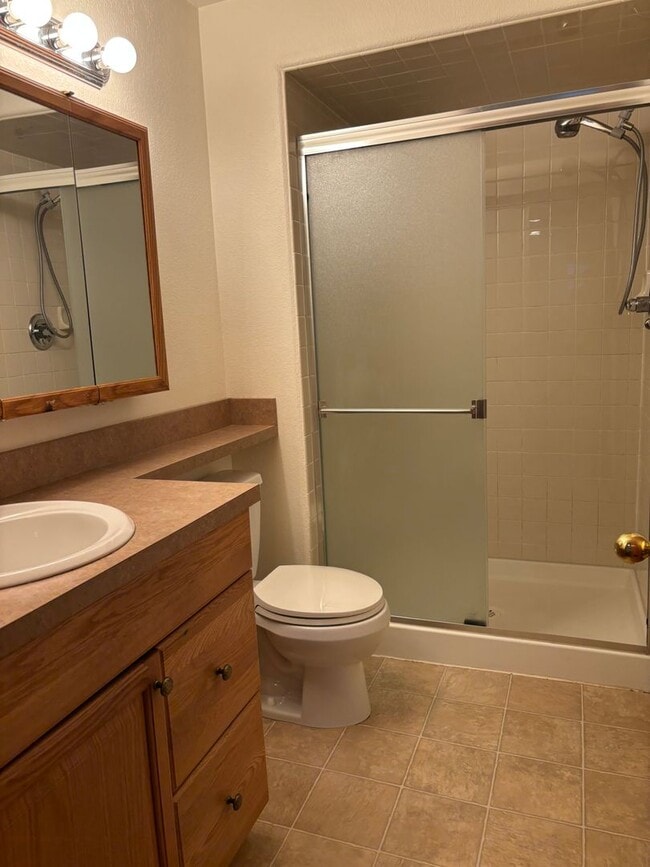 Building Photo - Spacious 2-Bedroom & 3 Bathroom Home – Move-In Ready