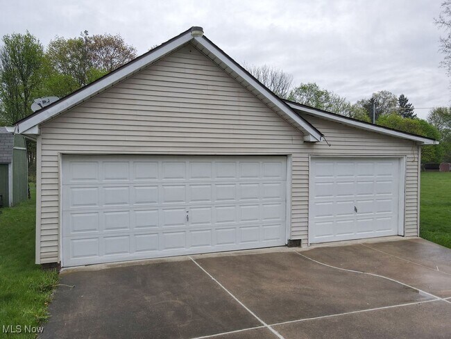 Building Photo - 3221 Killian Rd