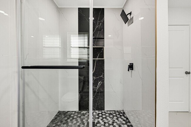 Building Photo - 2415 Moss Hill Dr