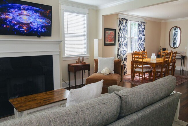 Building Photo - Beautiful 3 bedroom Home for Rent, middle of The Nations with a "4th"/bonus room