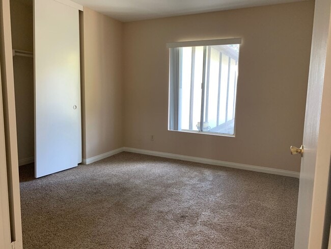 Building Photo - 3 Bedroom 2 Bath Cowles Mountain Home For Rent