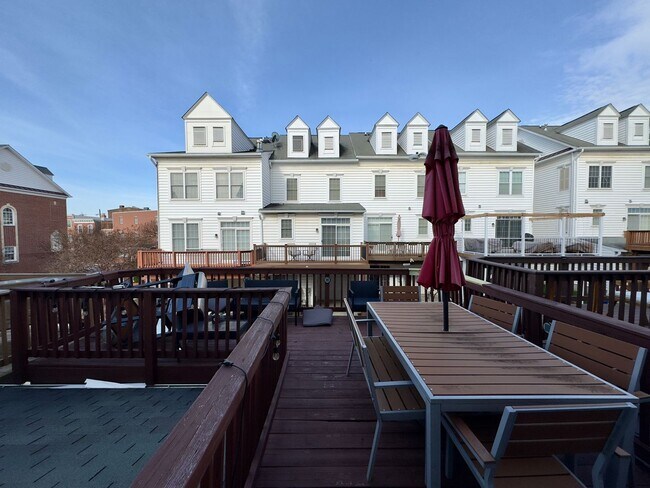 Building Photo - Charming 4 Bedroom/3.5 Bathroom Townhome with In-Unit Laundry in Pigtown, Baltimore, MD!