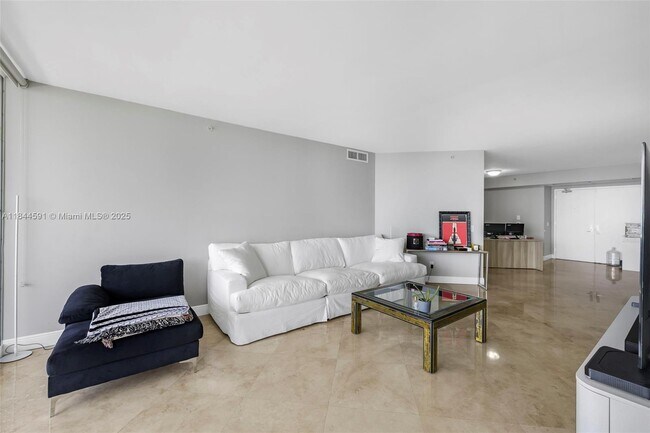 Building Photo - 4775 Collins Ave