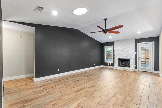 Building Photo - 1104 Durham Dr