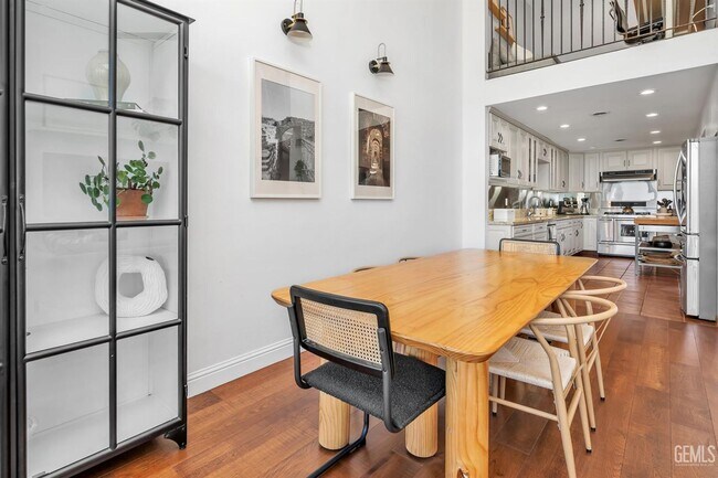 Building Photo - Park Place Condo