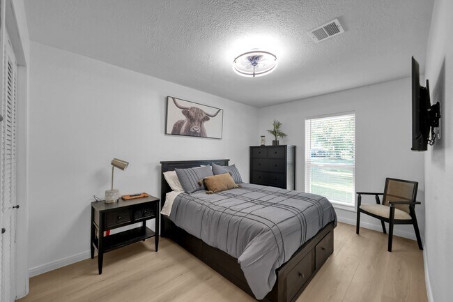 Building Photo - 28926 Twisted Oak Dr