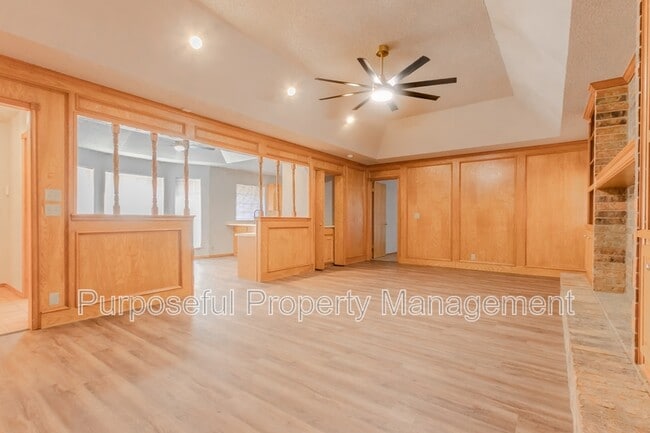 Building Photo - 1401 Harding Ave