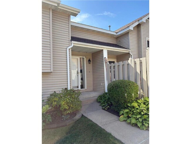 Building Photo - 10277 Arrowwood Dr