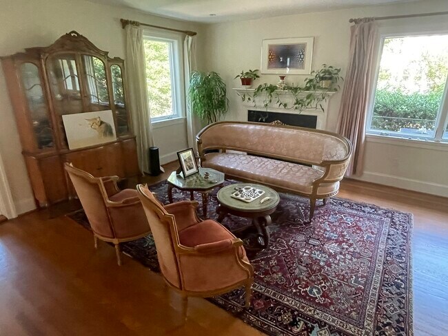 Building Photo - 2354 King Pl NW