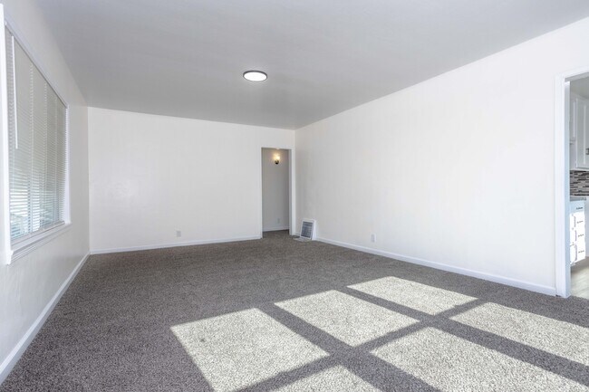 Building Photo - 312 S Myrtle St