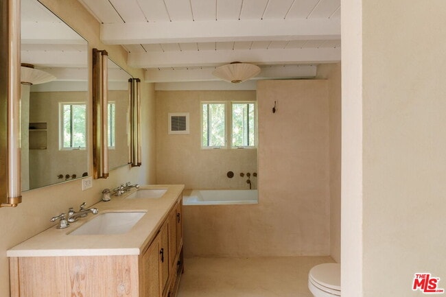 Building Photo - 2344 Sunset Heights Dr