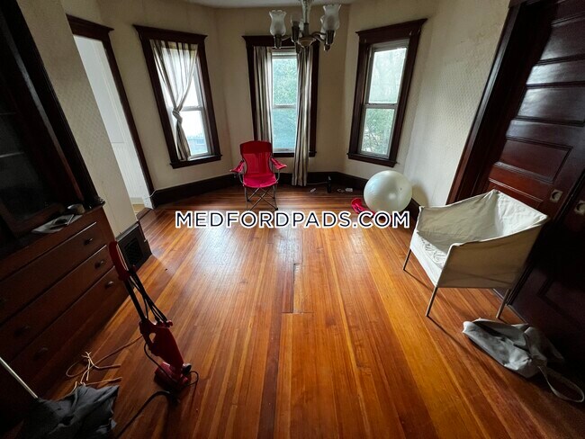 Building Photo - 37 Warner St