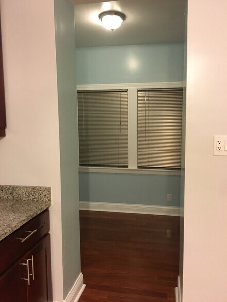 Building Photo - 4622 S Troy St