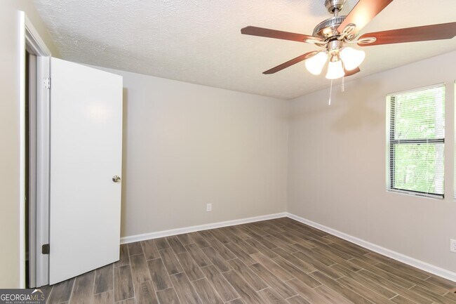 Building Photo - 3085 Flowers Dr