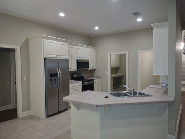 Building Photo - 446 Ash Tree Ln