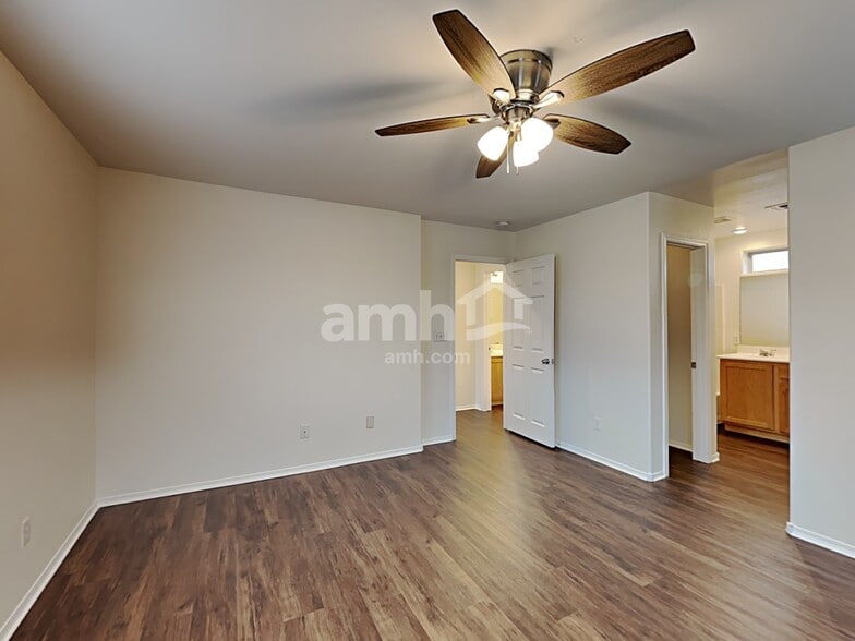 Building Photo - 542 Eresma St