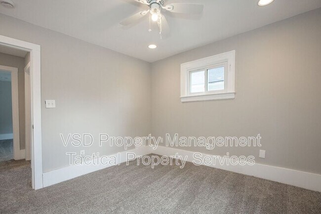 Building Photo - 3694 E 147th St