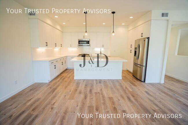 Building Photo - 1371 N Vulcan Ave