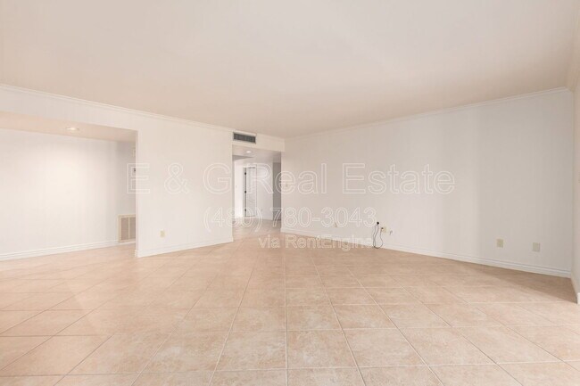 Building Photo - 6282 E Pinchot Ave
