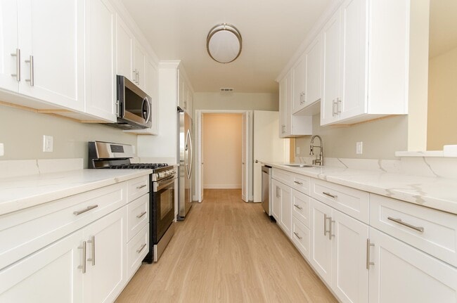 Primary Photo - 8040 W 83rd St