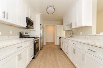 Building Photo - 8040 W 83rd St