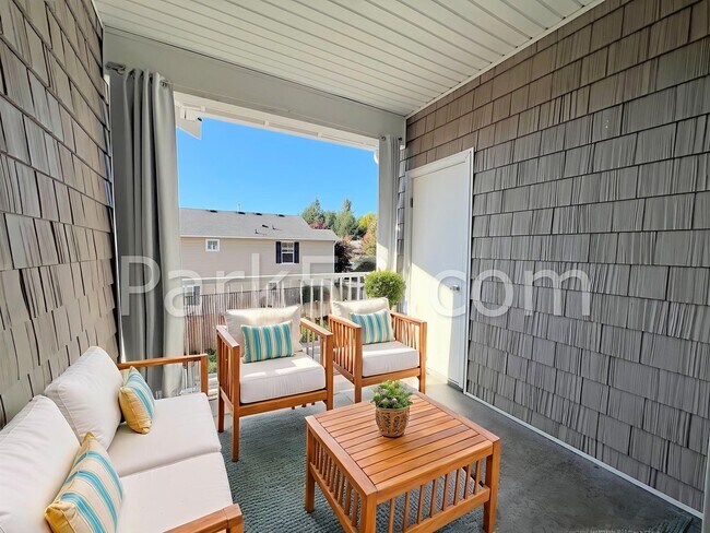 Building Photo - 2 Bedroom Condo in DuPont