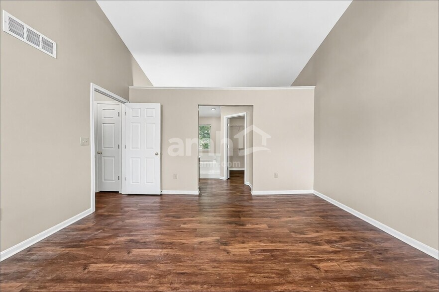 Building Photo - 2626 Sterling Ter