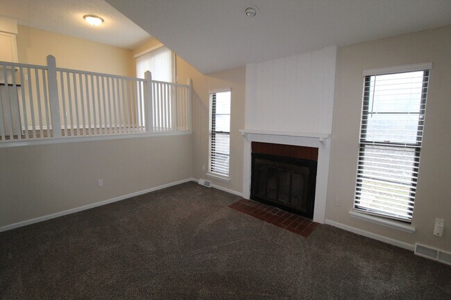 Building Photo - 117 S Saxony Dr