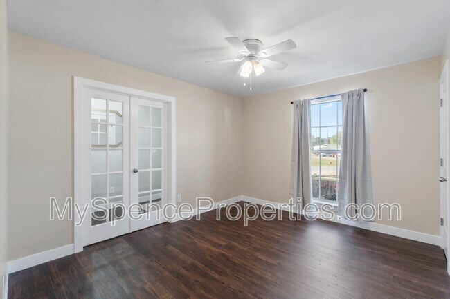 Building Photo - 102 Hollow Cove