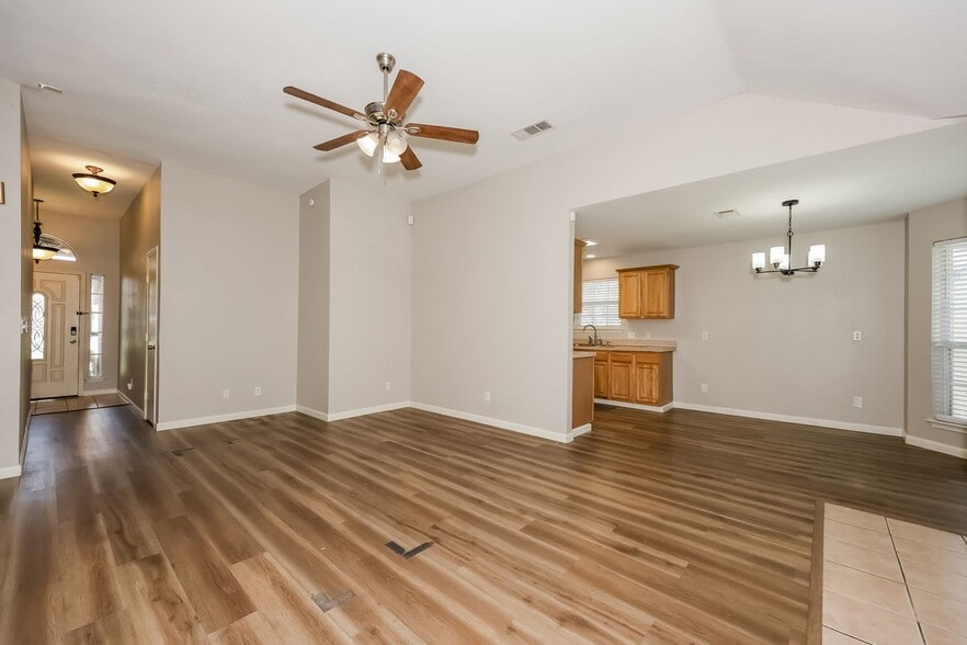 Building Photo - 321 Meadow Park Dr