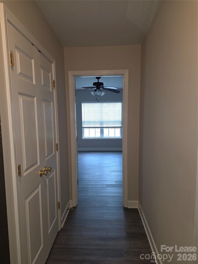 Building Photo - 935 Woodington Ln
