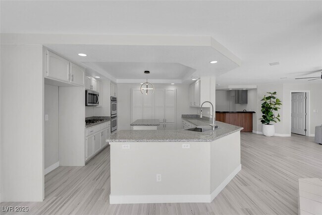 Building Photo - 3604 N Campbell Rd