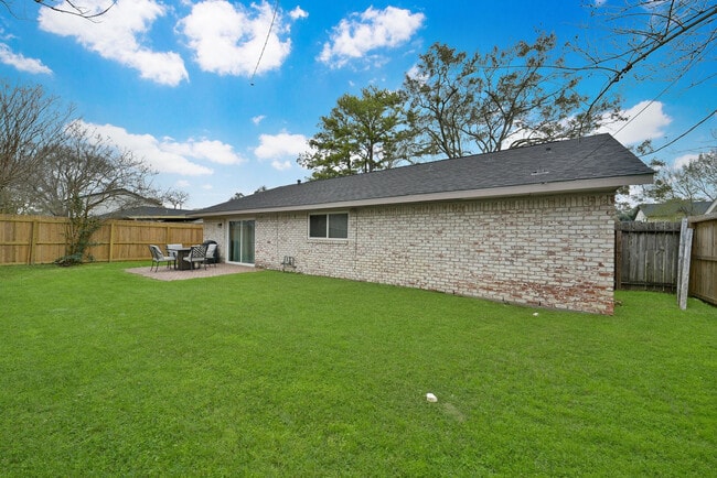 Building Photo - 5719 Viking Dr