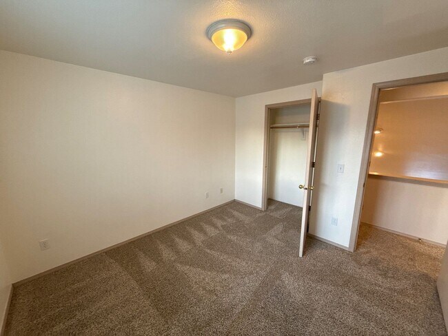 Building Photo - 1685 Lucinda Ave NE