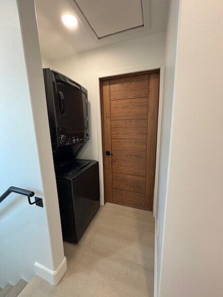 Building Photo - 745 N Doan Dr