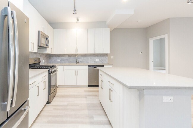 Building Photo - 1554 N Talman Ave