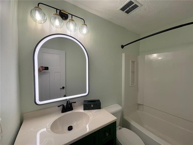 Building Photo - 907 Coulee Rd